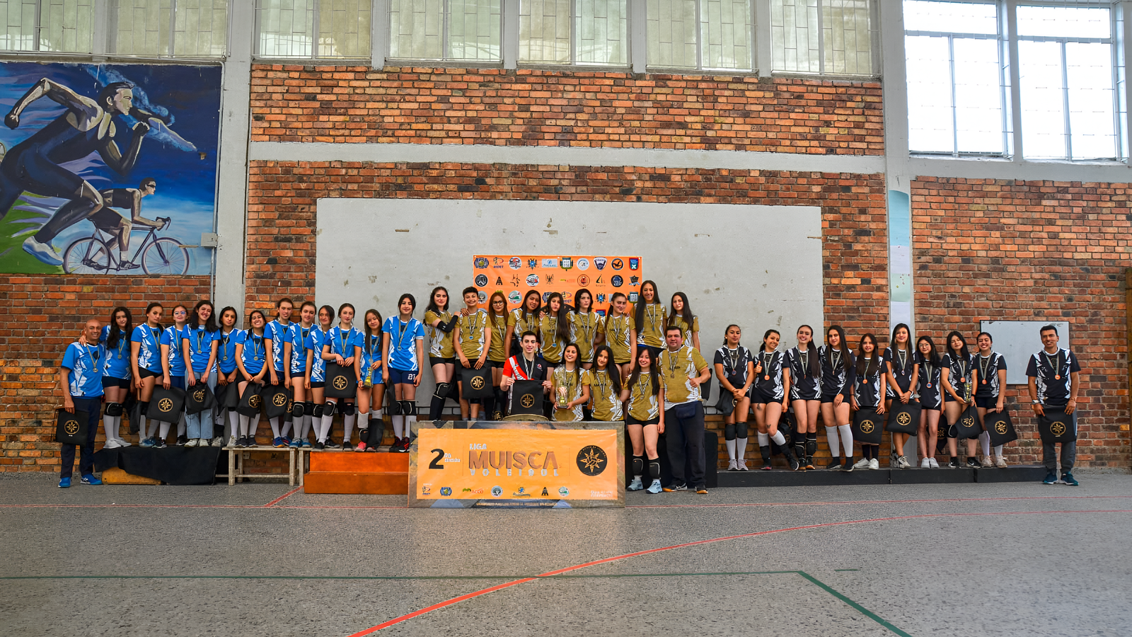 Fotografía tomada en la liga muisca de voleibol a los equipos del podio